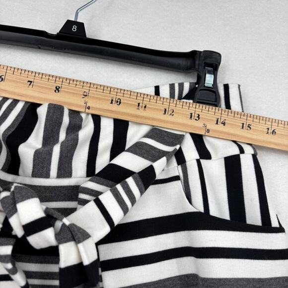Cabi Grandstand Skirt Size M White Black Gray Stripe Faux Wrap Tie Stretch Knit - Picture 7 of 10